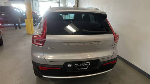 2025 Volvo XC40 B5 Core Bright Theme
