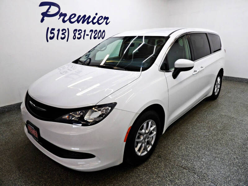 2021 Chrysler Voyager LX's photo
