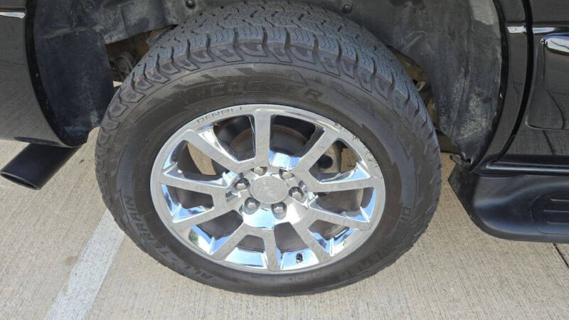2004 GMC Yukon SLE - Photo 10