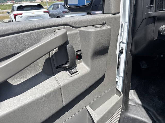 2025 Chevrolet Express 2500