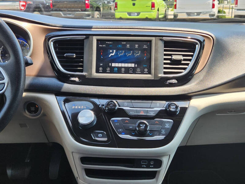 2020 Chrysler Voyager LXi