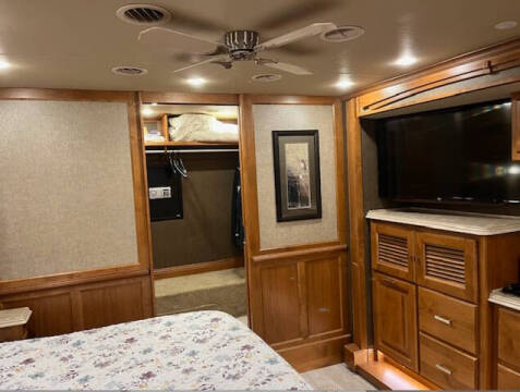 2017 Tiffin Phaeton 40AH