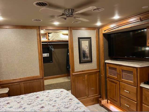 2017 Tiffin Phaeton 40AH