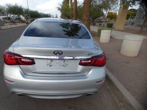 2017 Infiniti Q70 3.7