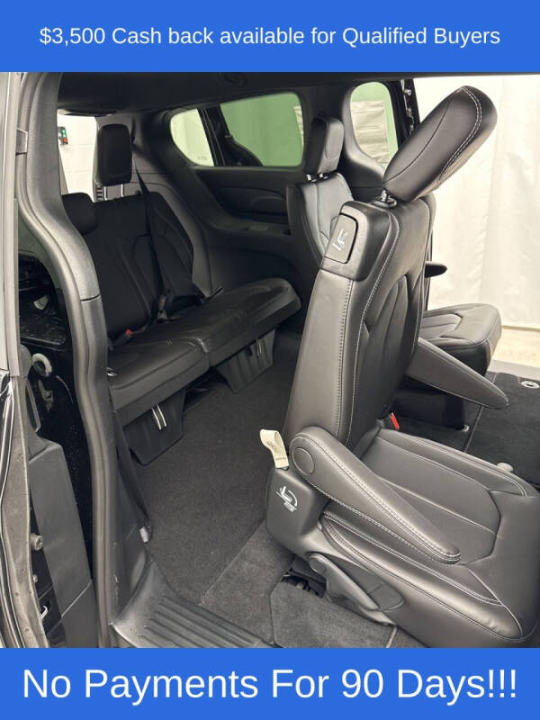 2026 Chrysler Pacifica Select