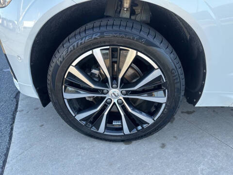 2023 Volvo XC60 B5 Plus Dark Theme