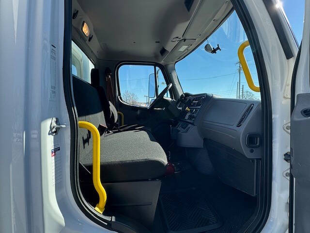 2020 Freightliner M2 106