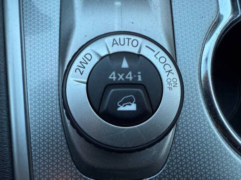 2017 Nissan Pathfinder SL