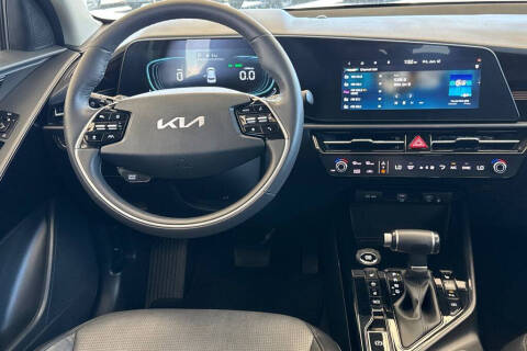 2025 Kia Niro SX