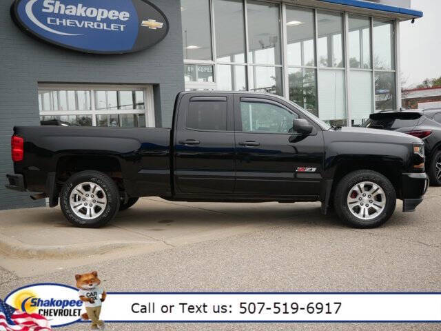 Used 2018 Chevrolet Silverado 1500 LT with VIN 1GCVKREC6JZ328768 for sale in Shakopee, Minnesota