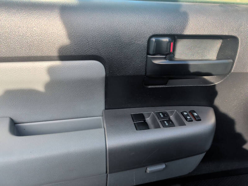 2015 Toyota Sequoia SR5