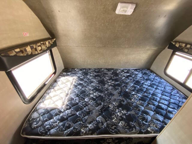 2018 Pacific Coachworks MIGHTY LIGHT