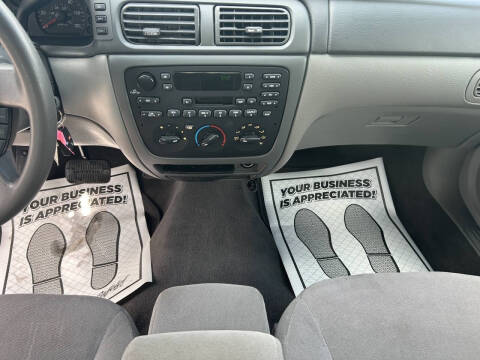 2004 Ford Taurus SE