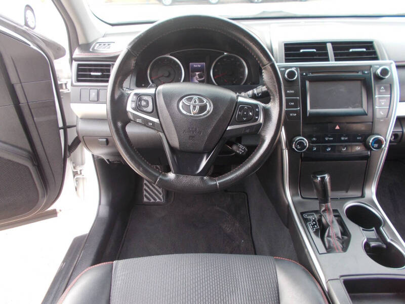 2017 Toyota Camry SE