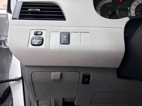2011 Toyota Sienna SE 8-Passenger