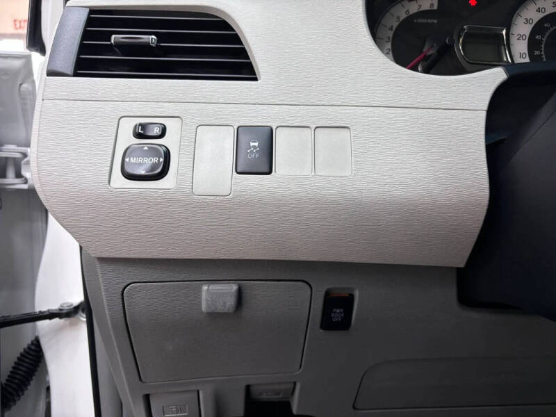 2011 Toyota Sienna SE 8-Passenger
