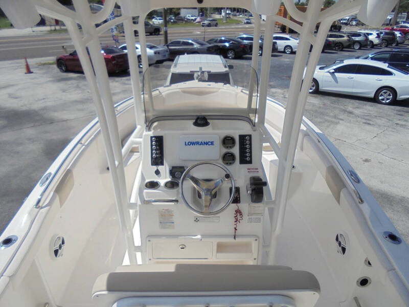 2017 Robalo R222