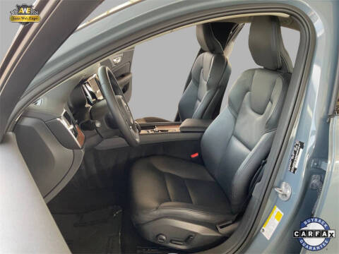 2024 Volvo S60 B5 Plus Dark Theme