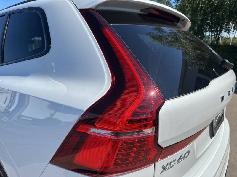 2025 Volvo XC60 B5 Plus Dark Theme