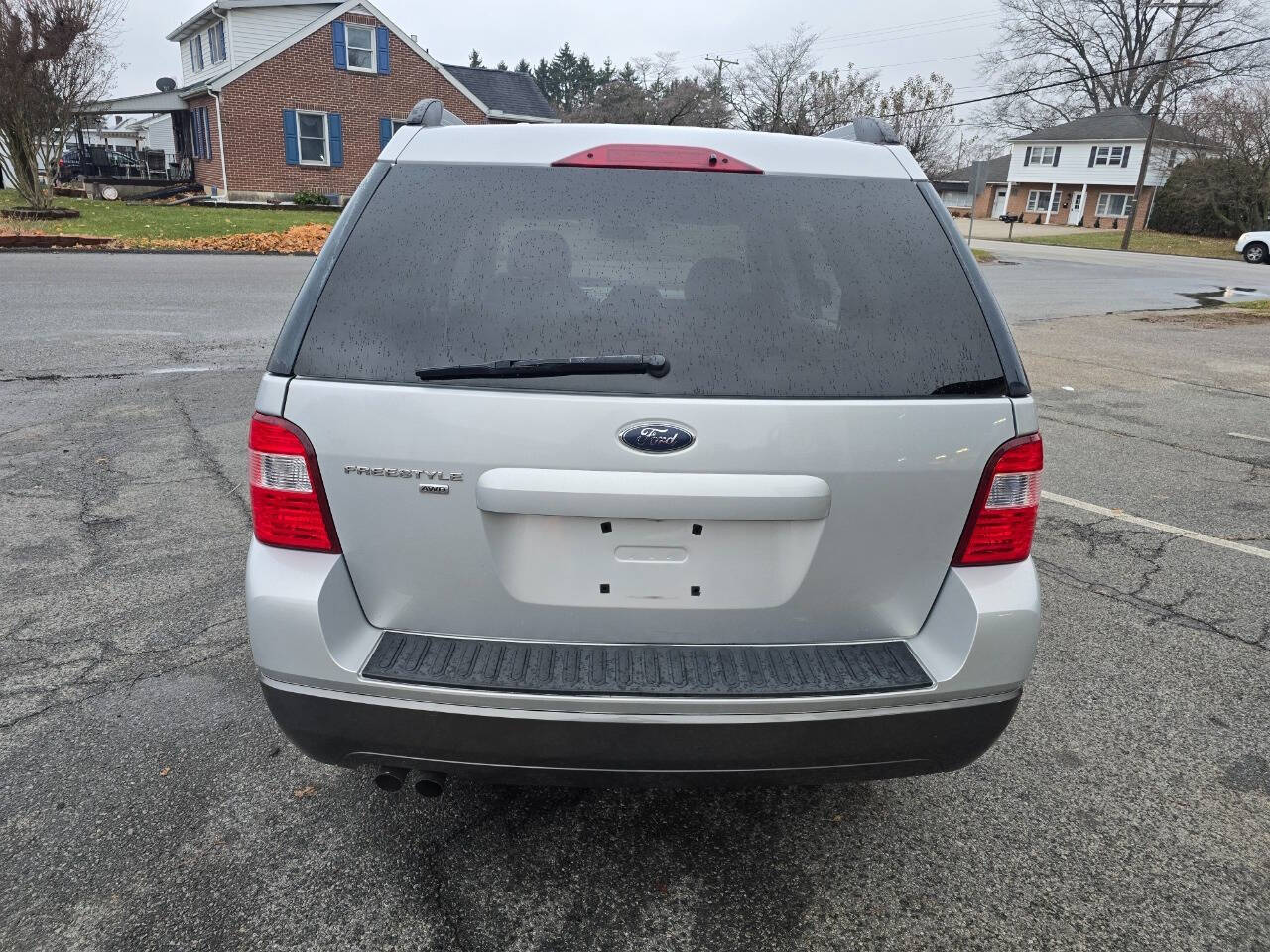 2005 Ford Freestyle for sale at QUEENSGATE AUTO SALES in York, PA