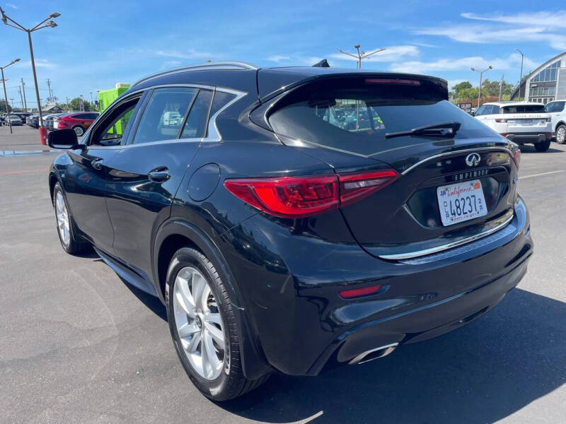 2017 Infiniti QX30 Premium