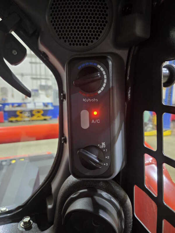 2021 Kubota SSV65