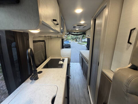 2024 Thor Motor Coach Dazzle