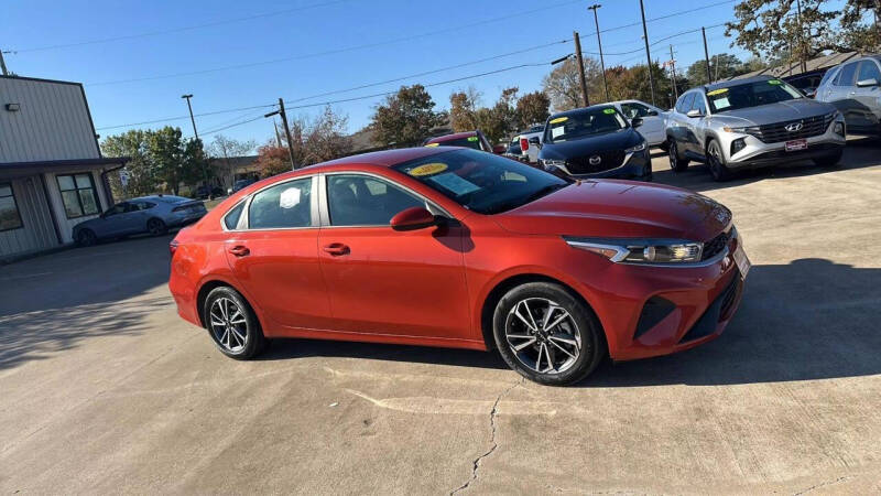 2023 Kia Forte LXS photo 4