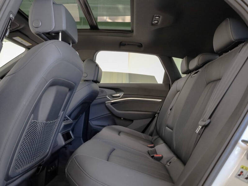 2023 Audi e-tron quattro Premium Plus