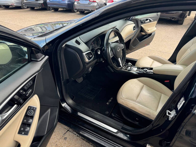 2017 Infiniti QX30 Premium