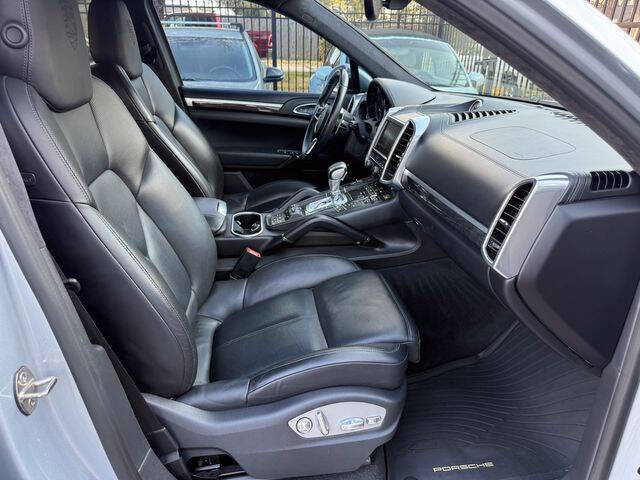 2016 Porsche Cayenne GTS