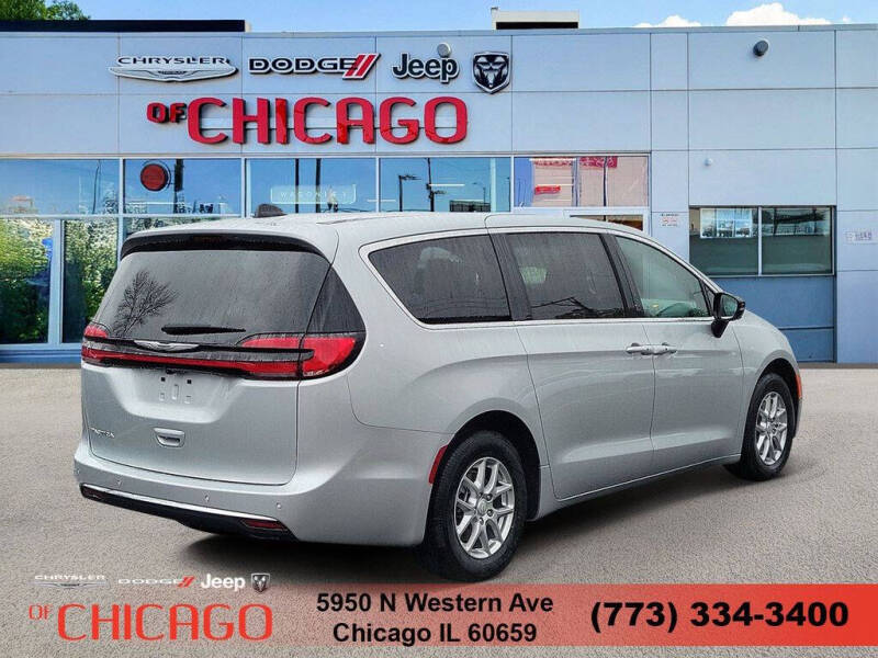 2026 Chrysler Pacifica Select