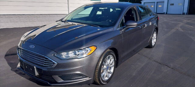 2017 Ford Fusion SE's photo