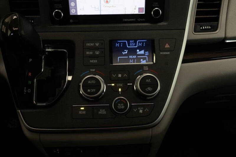 2020 Toyota Sienna XLE Premium 8-Passenger