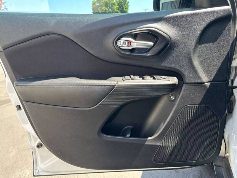 2015 Jeep Cherokee Sport