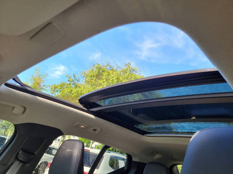 2024 Volvo XC40 B5 Plus Dark Theme