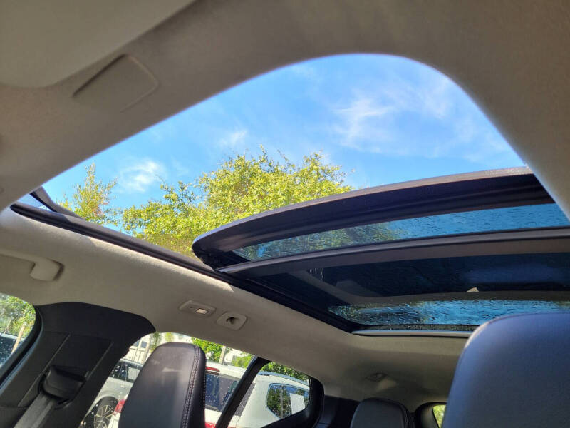 2024 Volvo XC40 B5 Plus Dark Theme