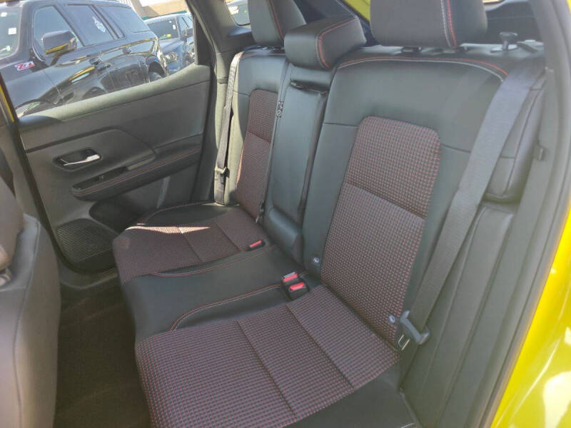 2025 Nissan Kicks SR