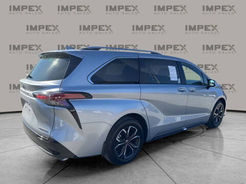 2025 Toyota Sienna Platinum 7-Passenger