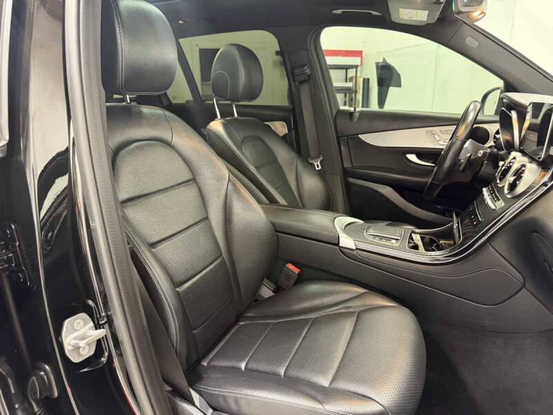 2021 Mercedes-Benz GLC GLC 300