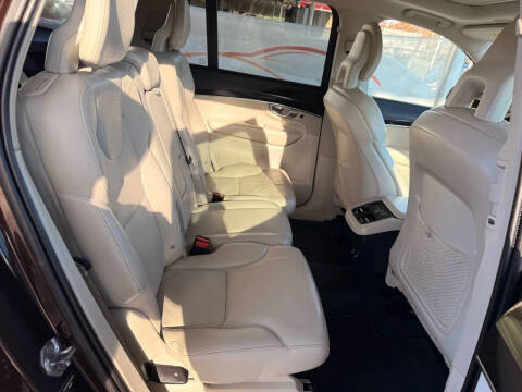 2018 Volvo XC90 T6 Momentum