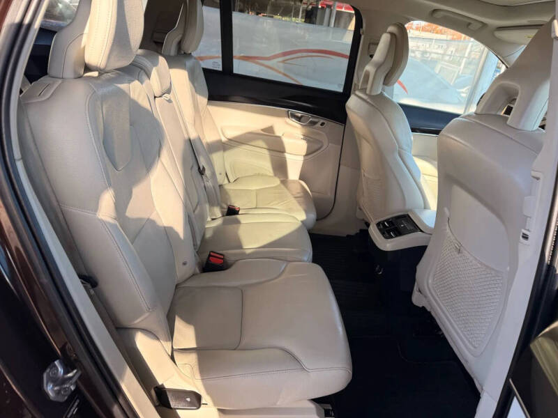 2018 Volvo XC90 T6 Momentum