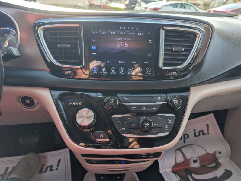 2017 Chrysler Pacifica Touring-L Plus