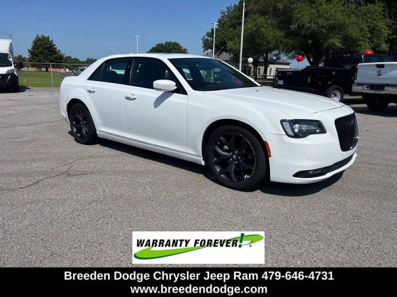 2022 Chrysler 300 for sale at Breeden Pre-Owned in Van Buren AR