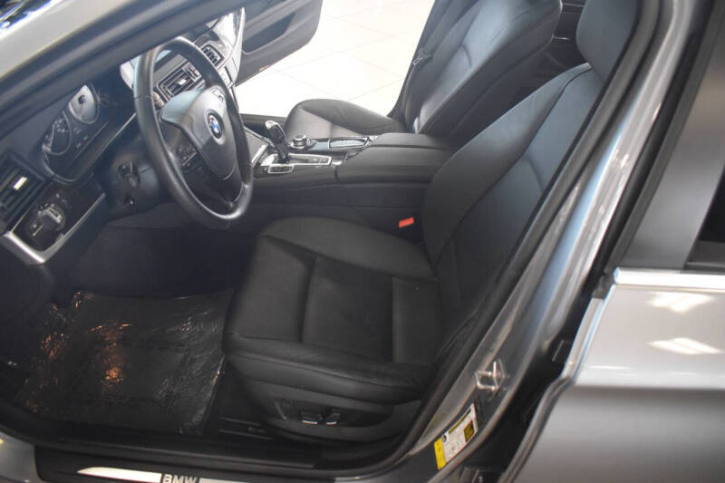 2012 BMW 5 Series 528i