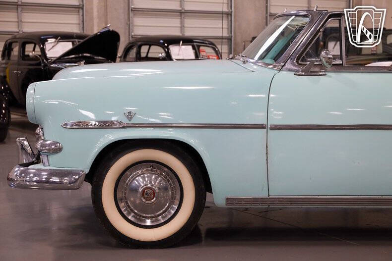 1953 Ford Crestline