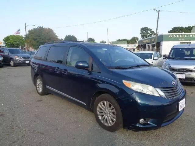 2012 Toyota Sienna XLE 8-Passenger