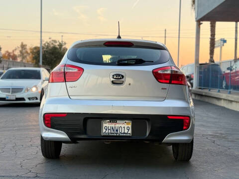 2016 Kia Rio 5-Door LX