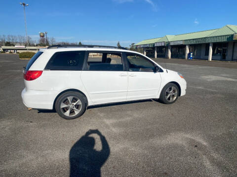 2009 Toyota Sienna LE 7-Passenger