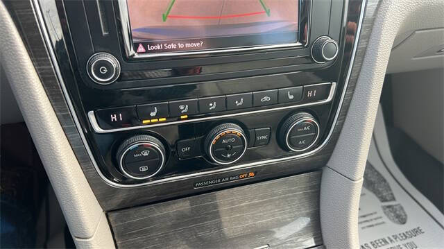 2017 Volkswagen Passat 1.8T SE